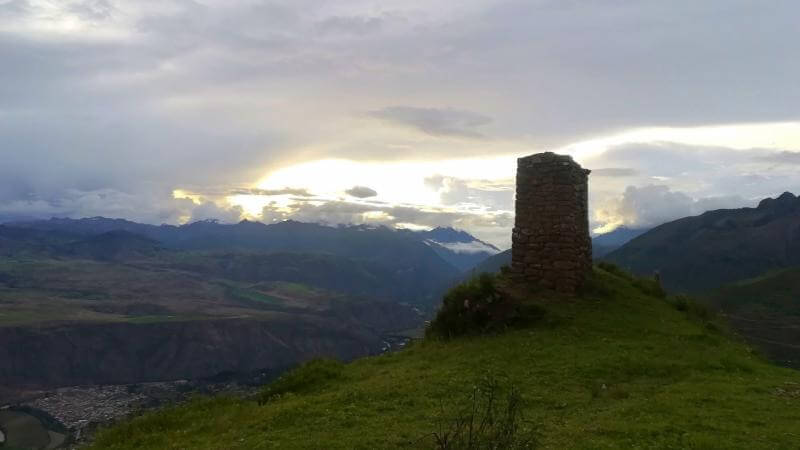 Hiking Saywa to see the sun-pillars of Incas